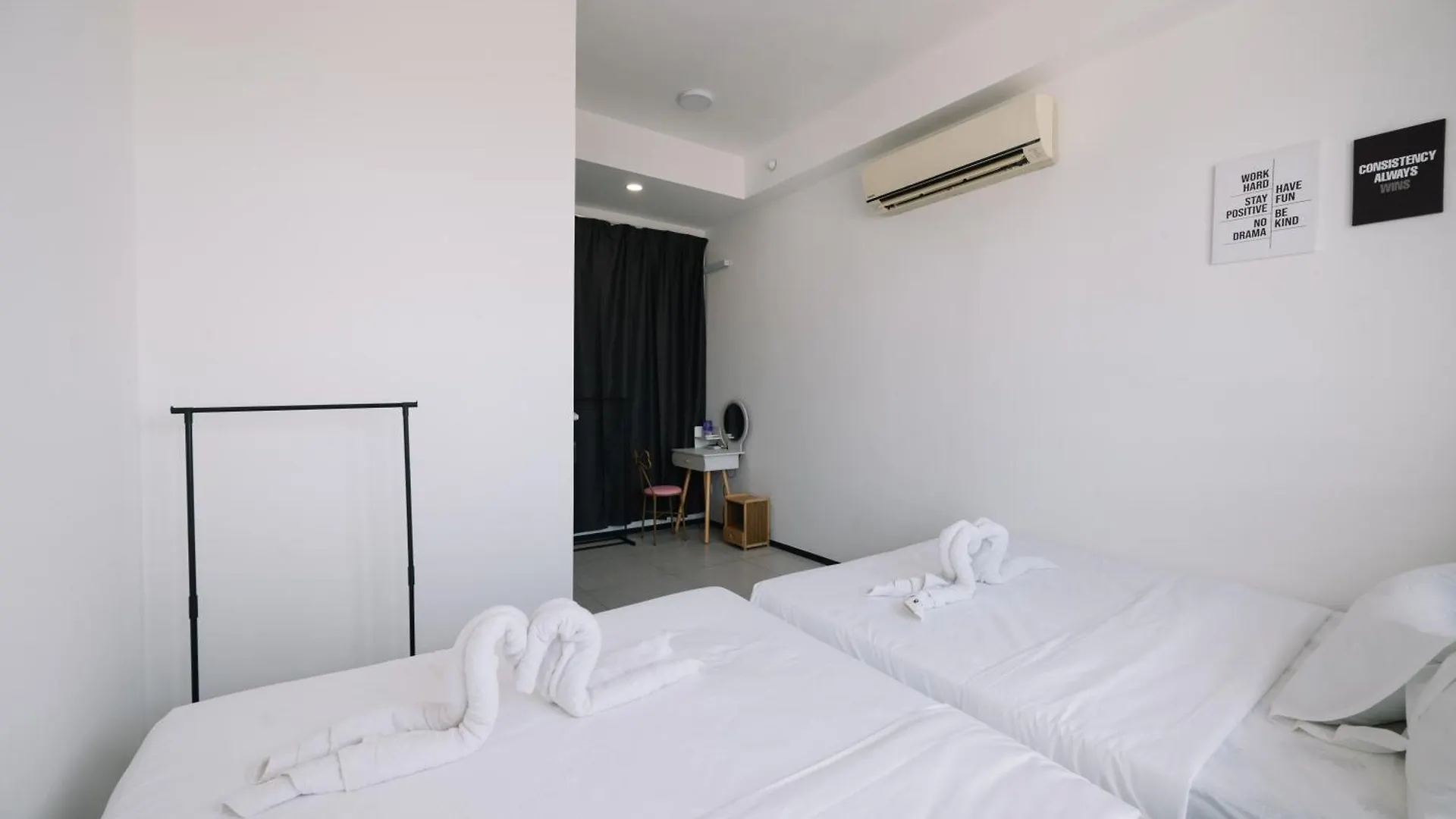 דירה ג'ורג' טאון Seaview Infinity Pool 2Br 2Cp 8Pax Urban Suite מלזיה